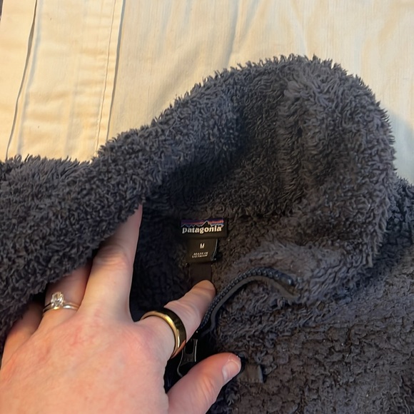 Women’s Patagonia quarter zip - Picture 3 of 4